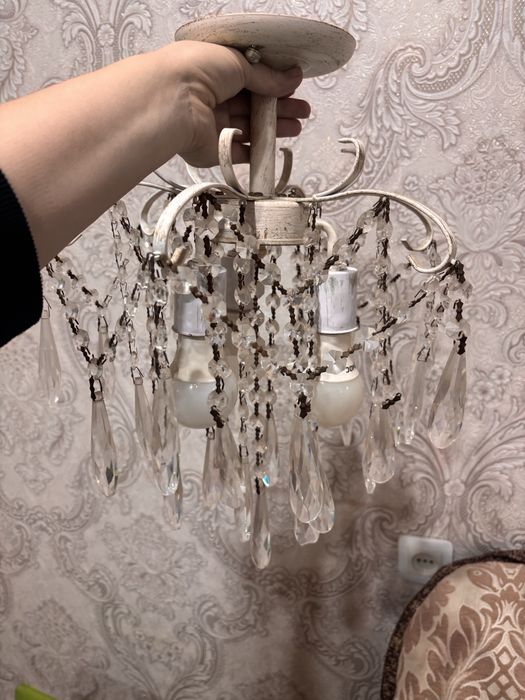 Продам люстру три рожка