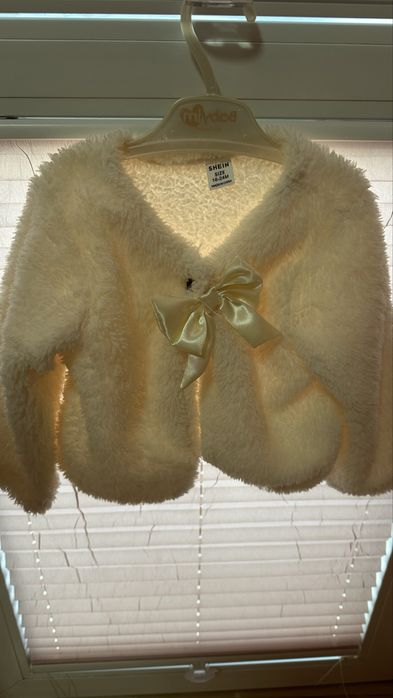 ПРОДАВАМ: Официални рокли за момиче (18-24 месеца) и връхна дрешка.