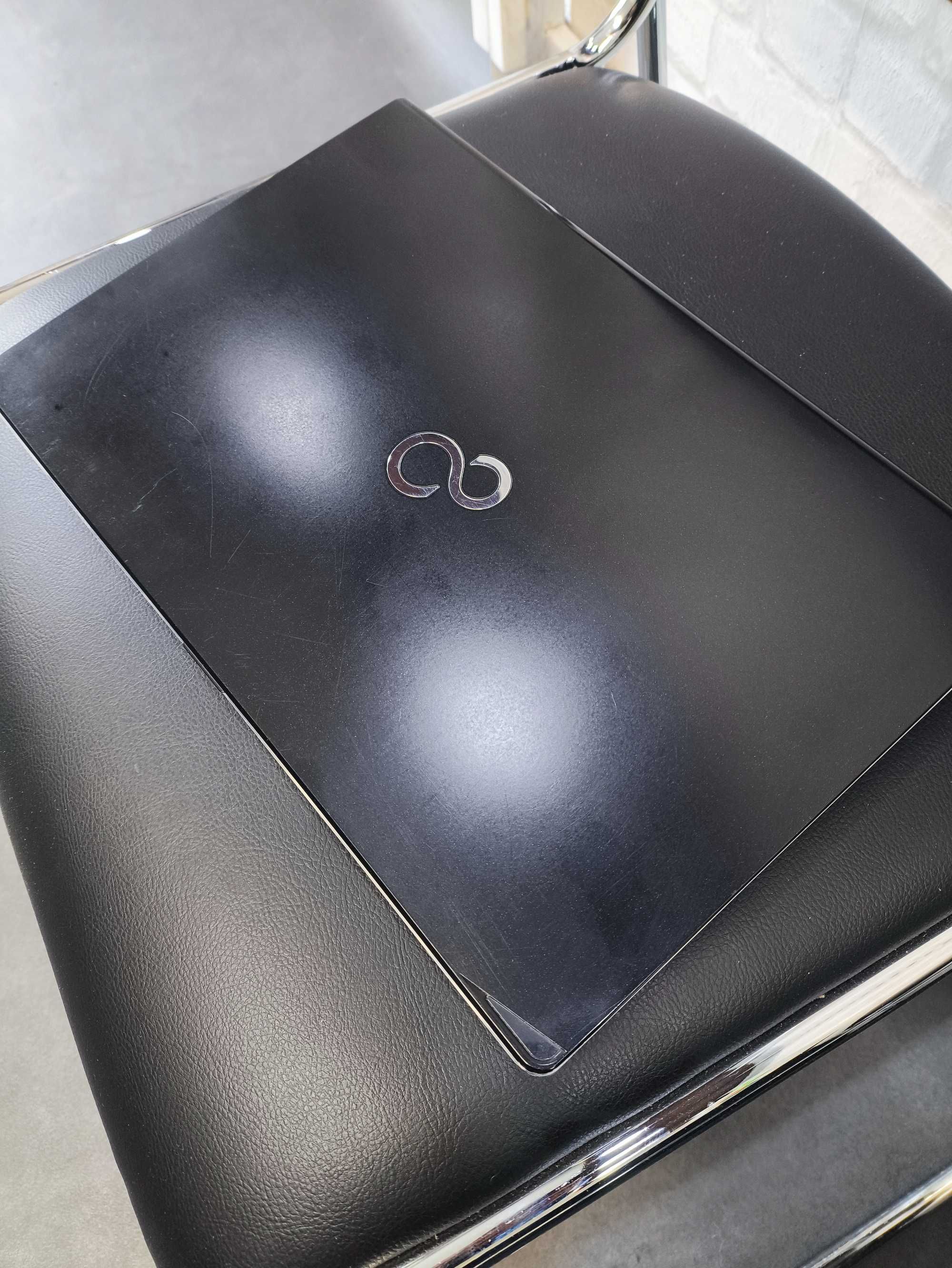 Лаптоп Fujitsu LIFEBOOK S935 – сензорен екран – Windows 10