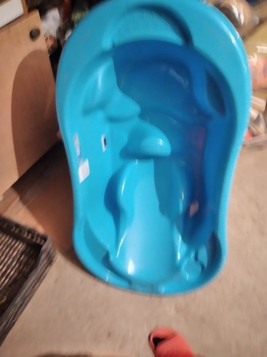 Vanita pentru bebelusi culoare albastru este din plastic dar se merita