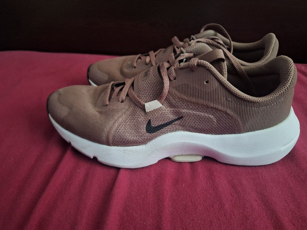 Дамски маратонки Nike
