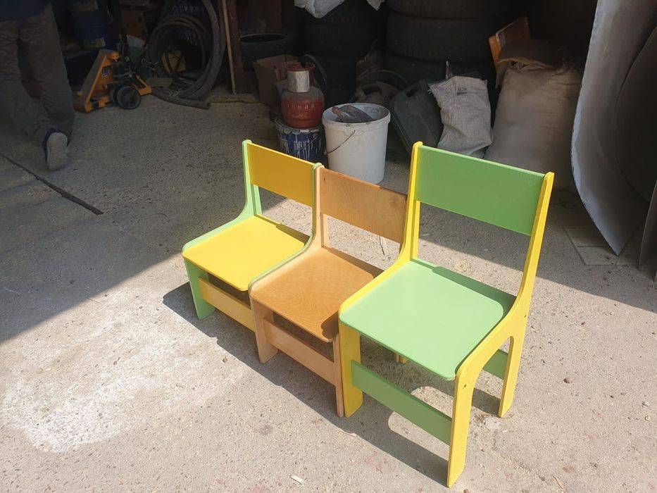 Продам детские стульчики. Можно в детский сад.