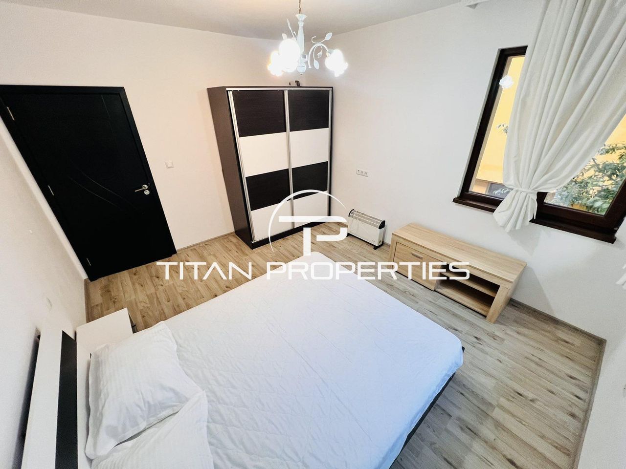 Дава се под наем Тристаен апартамент в Бургас, Център - 80 кв.м за 459 € - Снимка #5