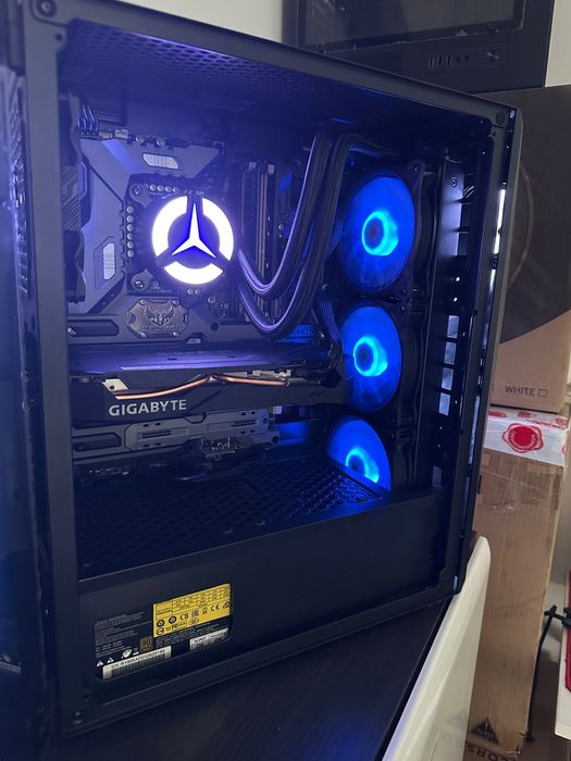 Vand Schimb Pc gaming i5 32Gb Ram RTX 2060Super 8Gb SSD 500Gb RGB