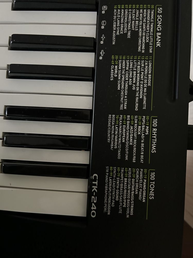 Синтезатор Casio ctk-240 със стойка