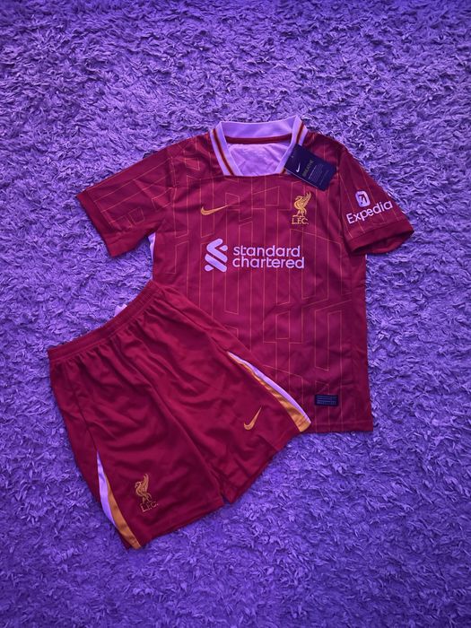 Compleu Liverpool, mărimea S, nou, cu eticheta