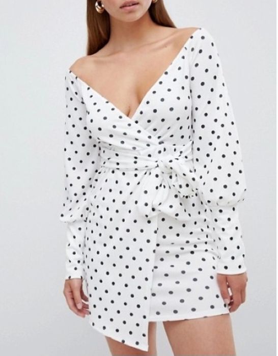 рокля на точки PrettyLittlething