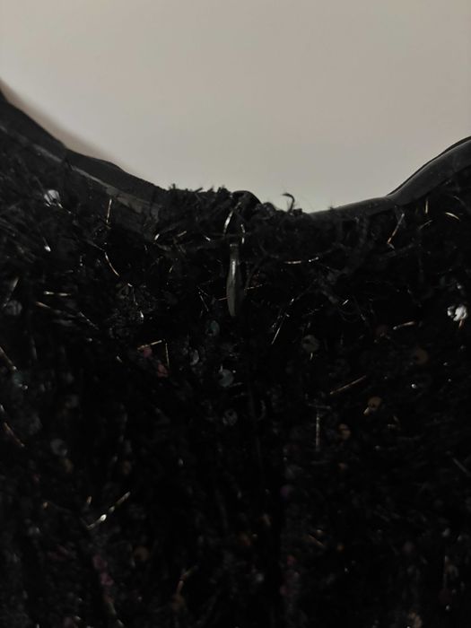 Черна миди рокля с блестящ ефект