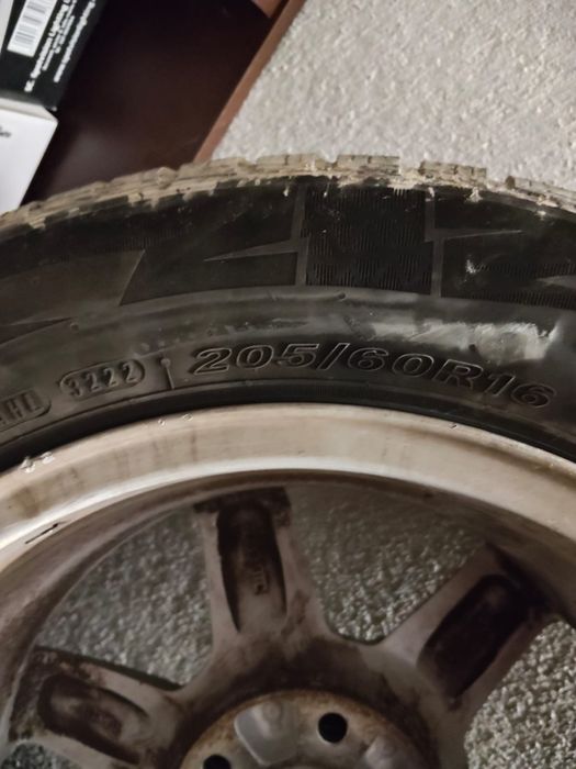 Vând 4 roți cu tot cu anvelope