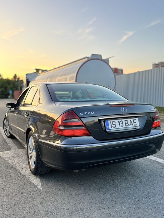 Mercedes-Benz E220