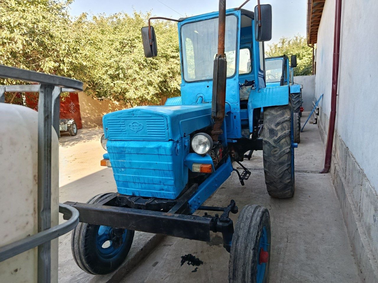 Traktor 28 sotiladi holati idial darajada
