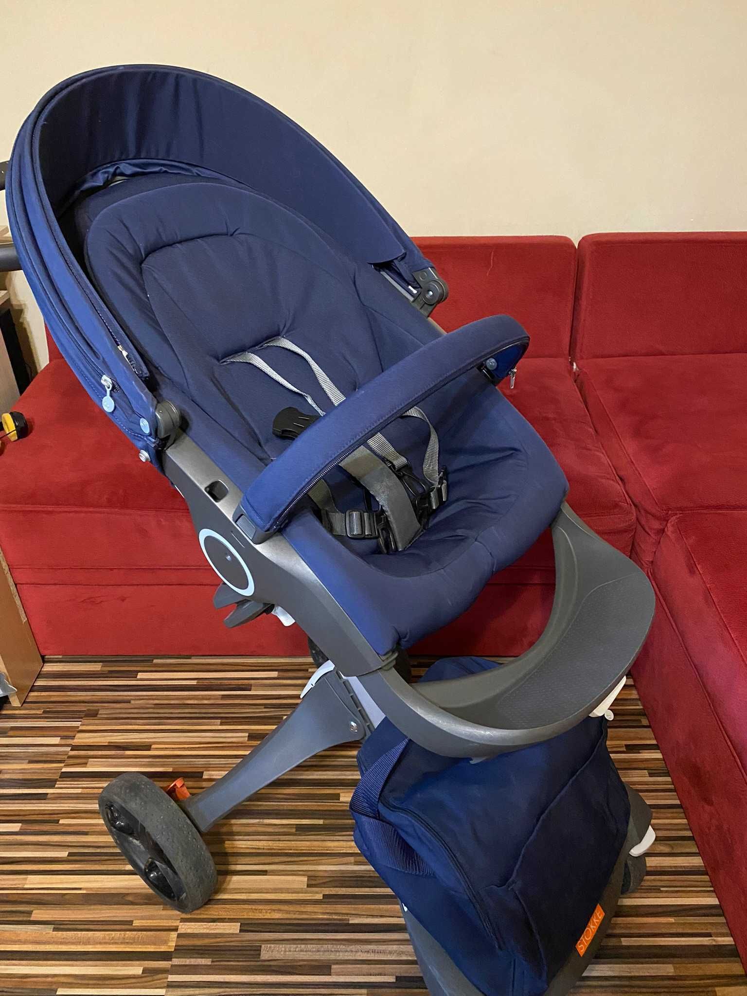 Vând căruț Stokke V5 cu scoica  2 în 1