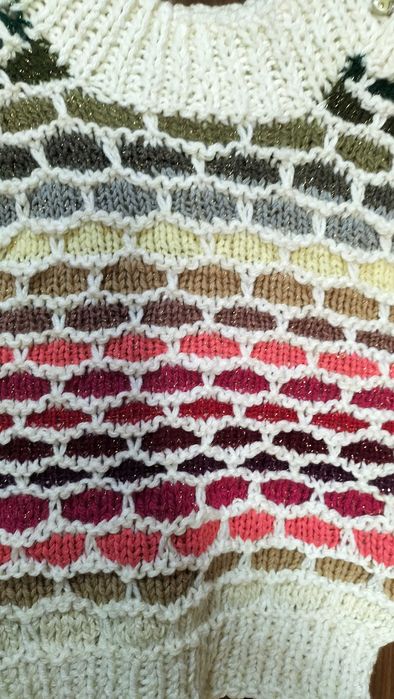 Продам костюмчик вязанный новый.