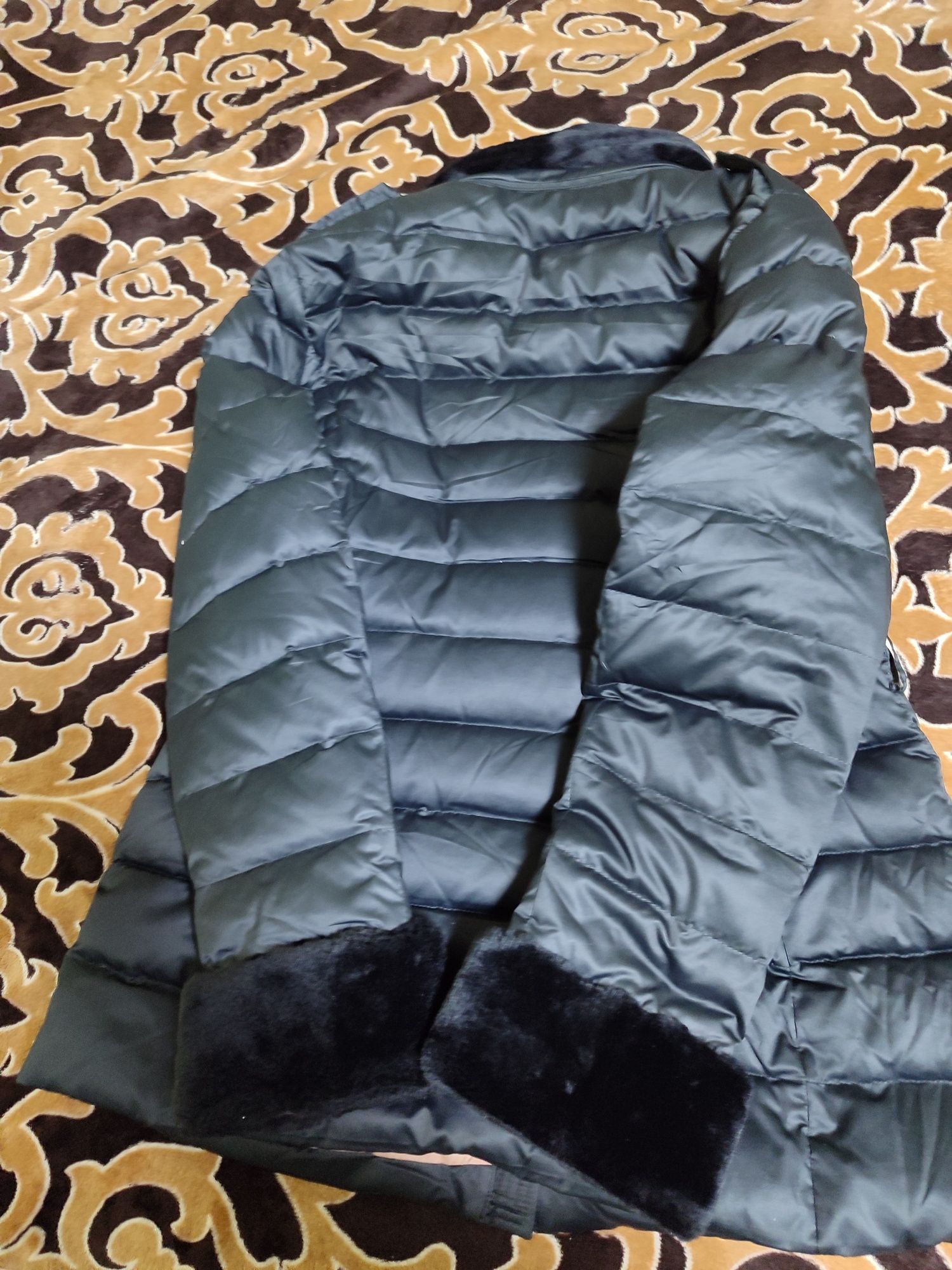 Продам женскую куртку