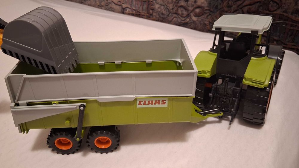 Jucarie tractor cu remorca Claas
