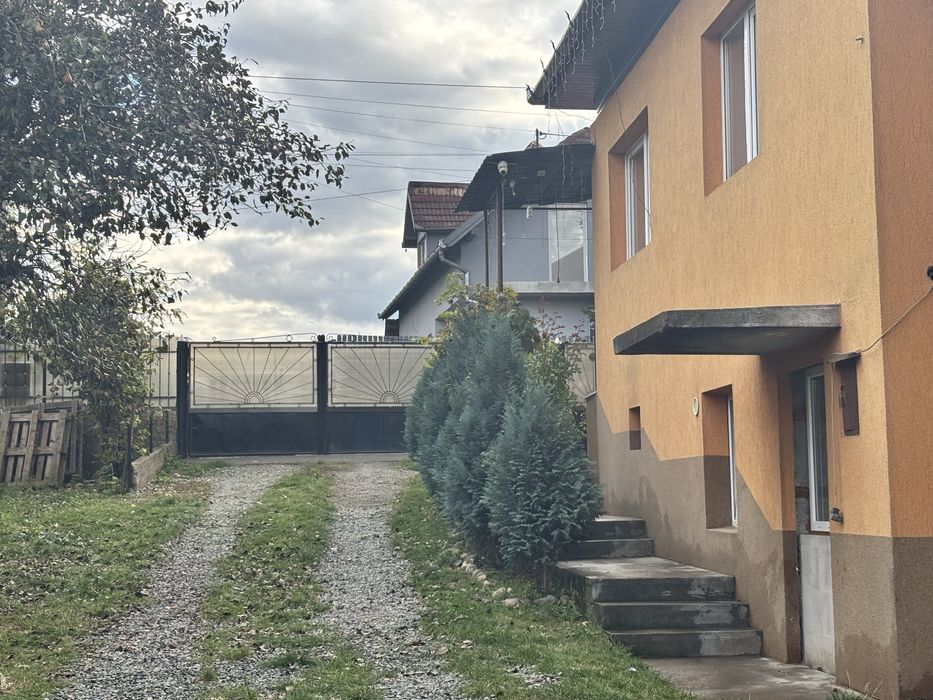 Proprietate completa: casa, hala si teren generos!