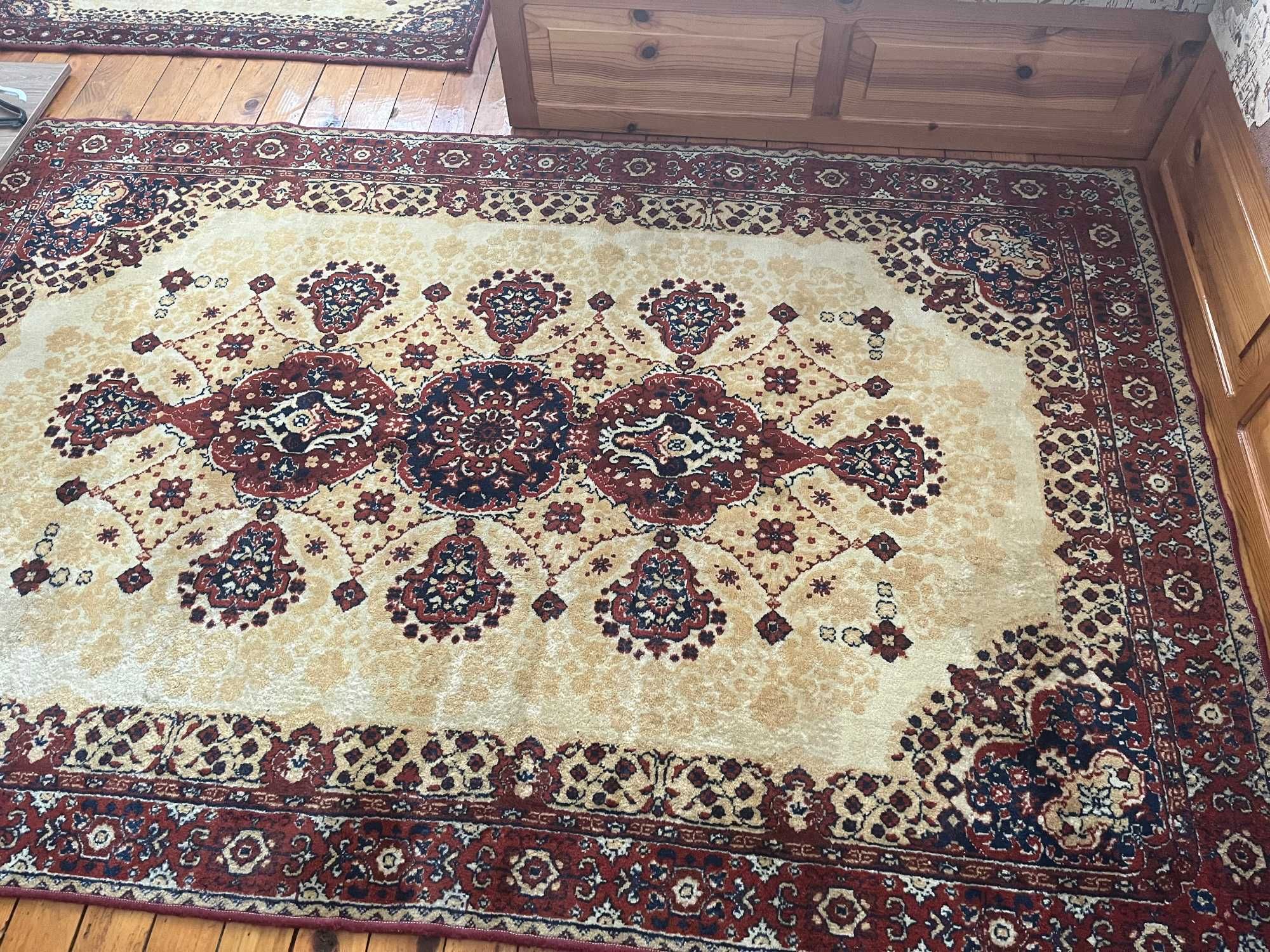 Персийски килим с две персийски пътеки