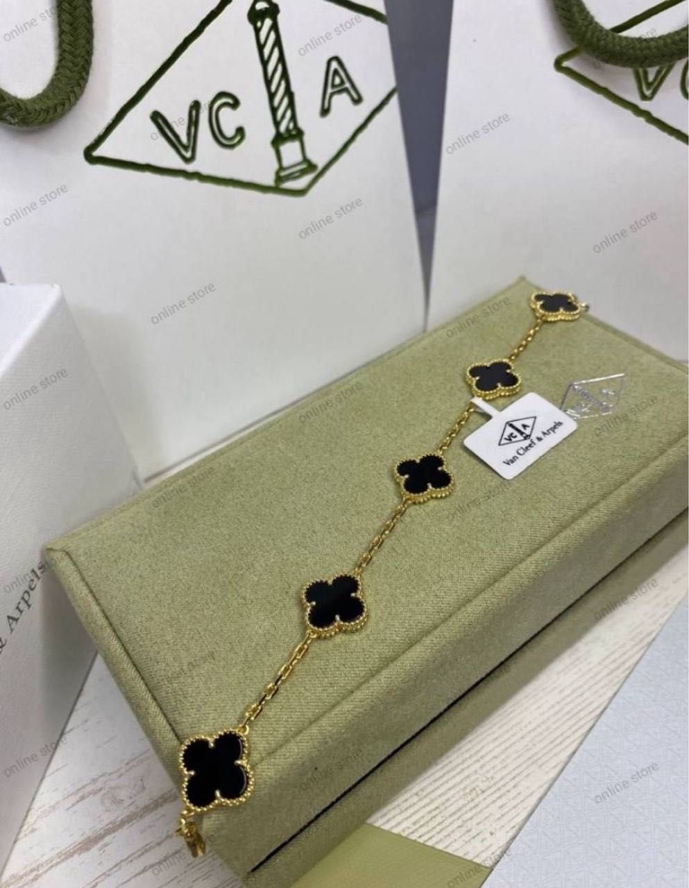 Гривна Van Cleff Arpels