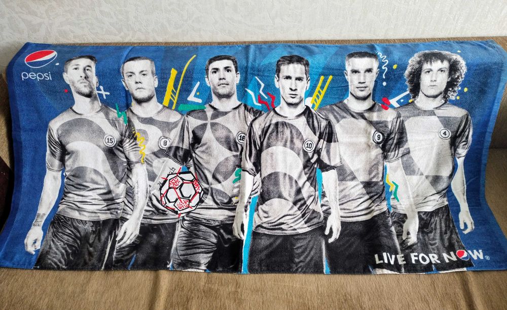 Продам полотенце Pepsi с изображением футболистов