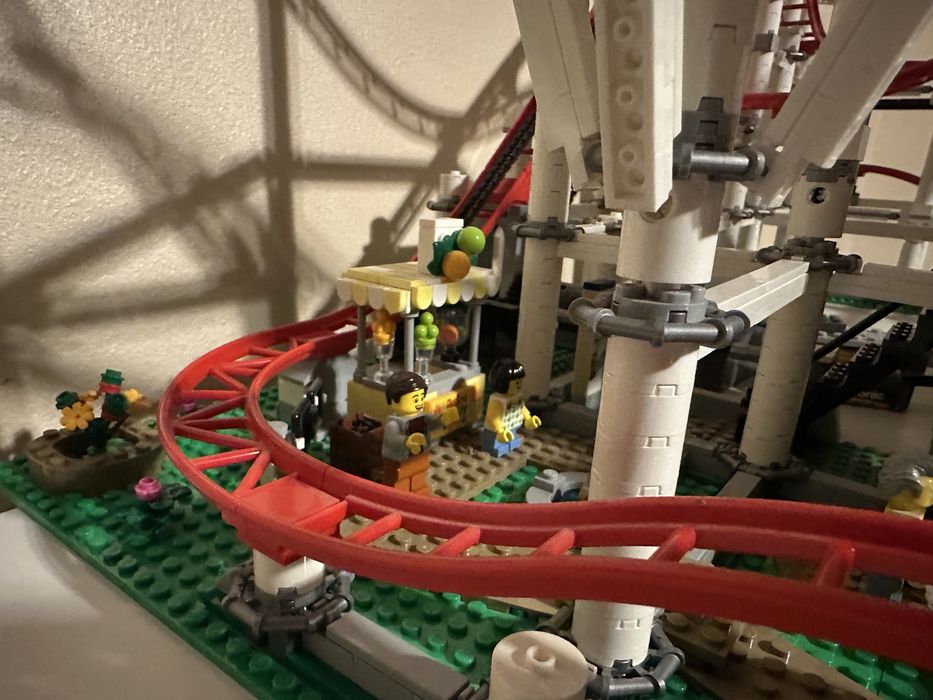 Lego 10261 roller coaster