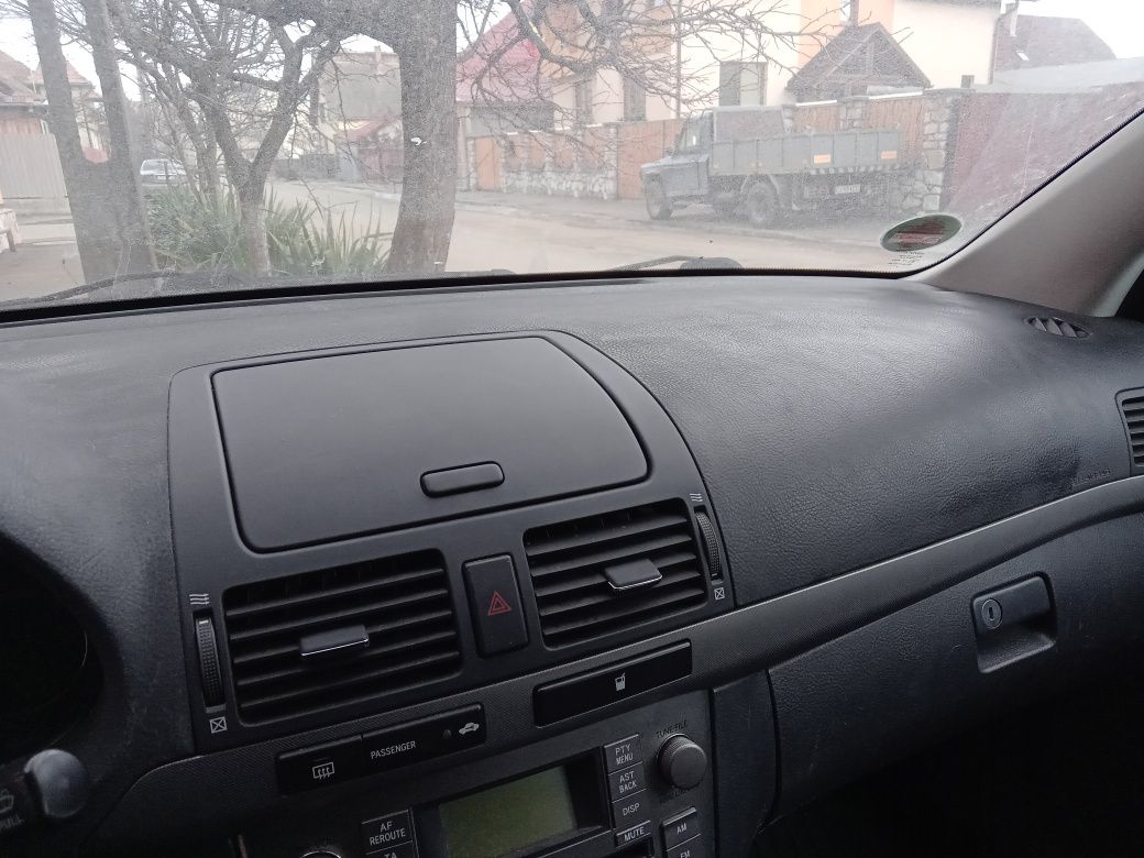 Plansa bord Toyota Avensis 2005-2009 fără defecte