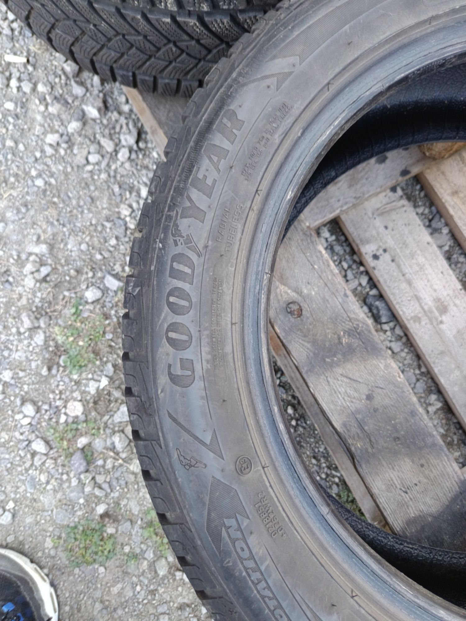 215.55R 17.98V GOODYEAR ДОТ 3217