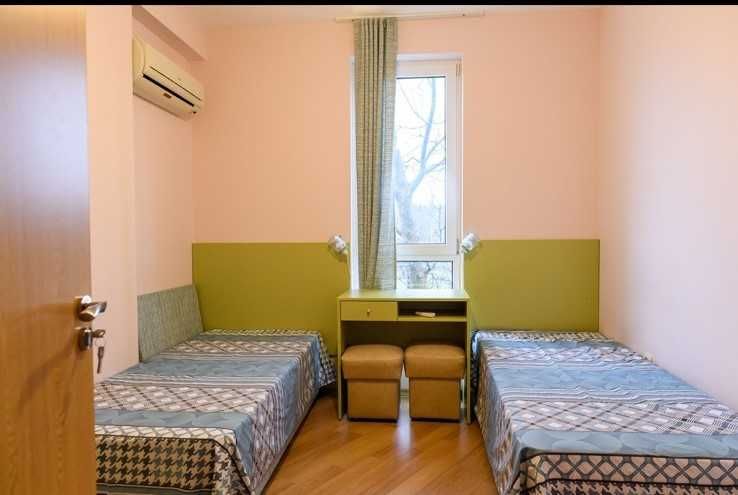 Дава се под наем Тристаен апартамент в к.к. Св.Св. Константин и Елена - 102 кв.м за 510 € - Снимка #12