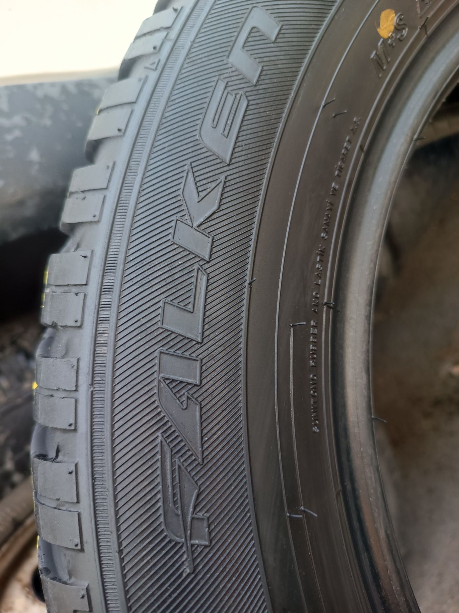225/60/17 Falken