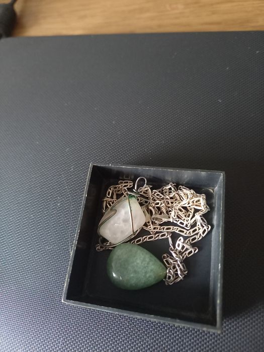 Само през декември за 18 лв.Комплекти обеци  и гривна за 20 лв.