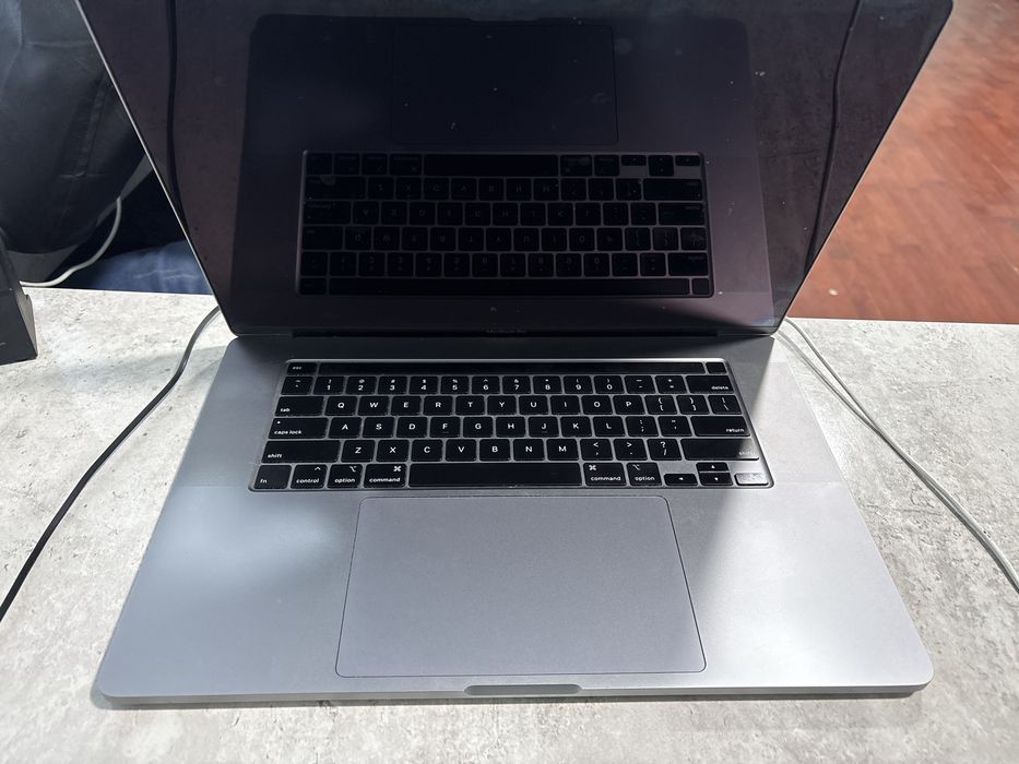 Mackbook pro 2019 16 dyum “inch”