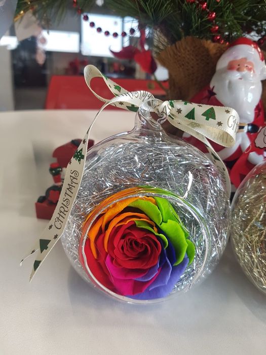 Trandafir criogenat in glob de sticla de 10 cm diametru