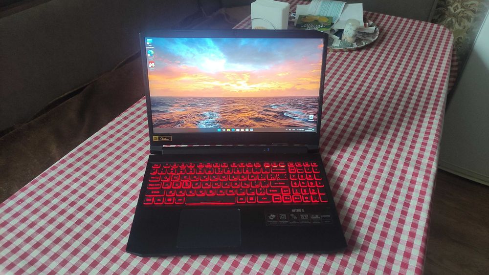 Acer Nitro 5. Core i5 11400h. RTX 3050.  Ssd 512gb. Ram 16gb.