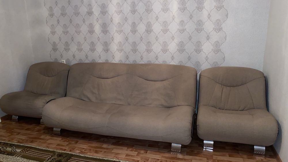 Продам диван с креслами