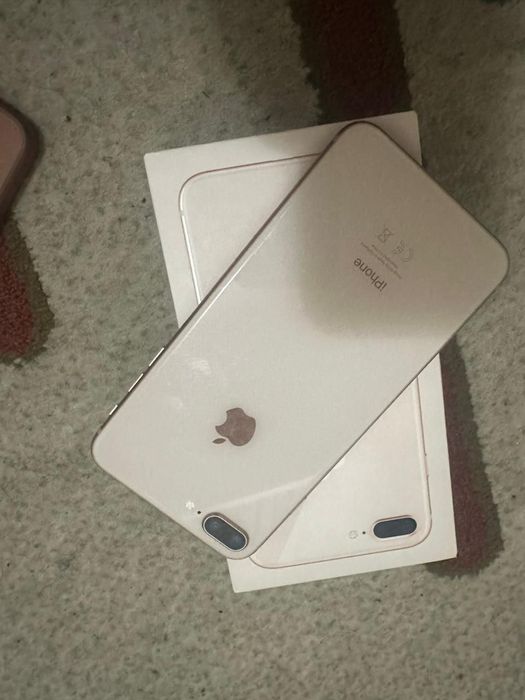 Iphone 8 plus 128 g 75 %