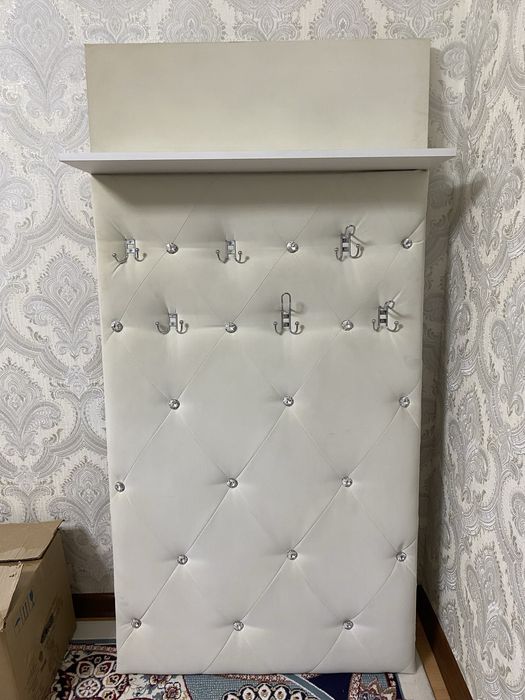 Вешалка настенная в прихожую