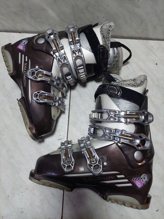 Clapari ski schi Salomon mondo  24,5 corespunde mărimii 37-38