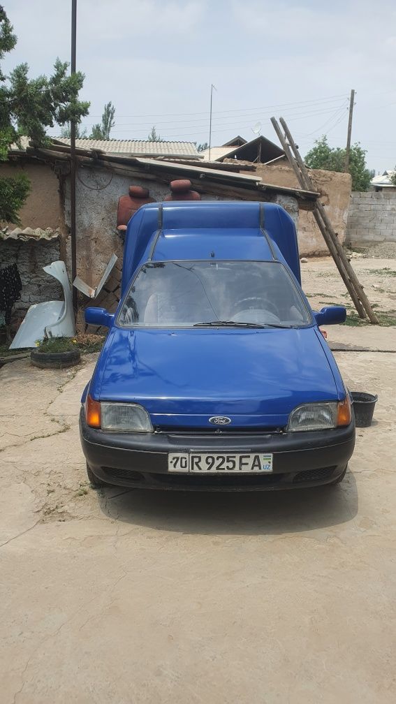 Ford mashinasi moshina  salarkada yuradi