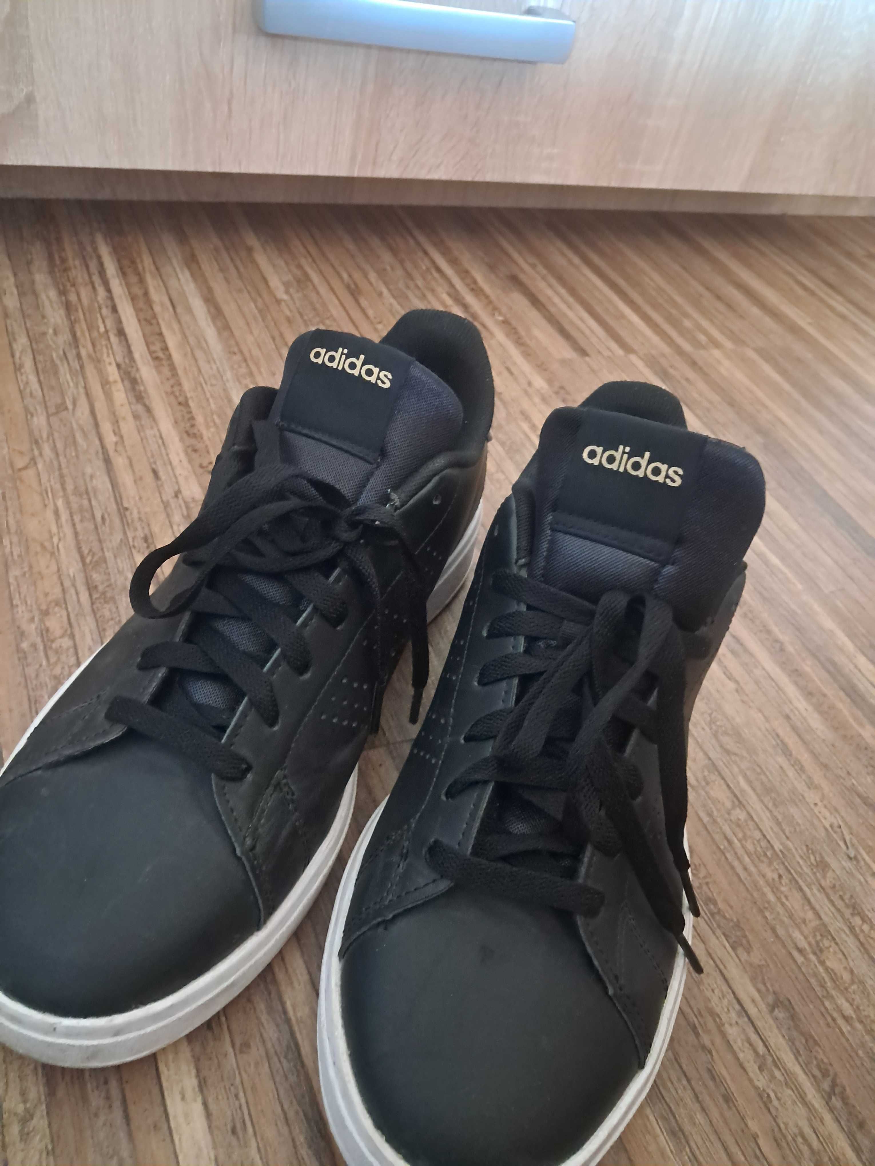 Маратонки Adidas 42 номер