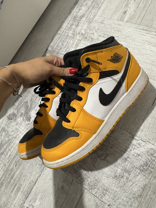 Nike Air Jordan 1 Mid TAXI (marimea 39)