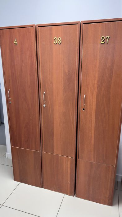Продается шкаф для одежды, и шкафчик для раздевалки