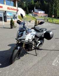 Motocicleta CF Moto 650 MT
