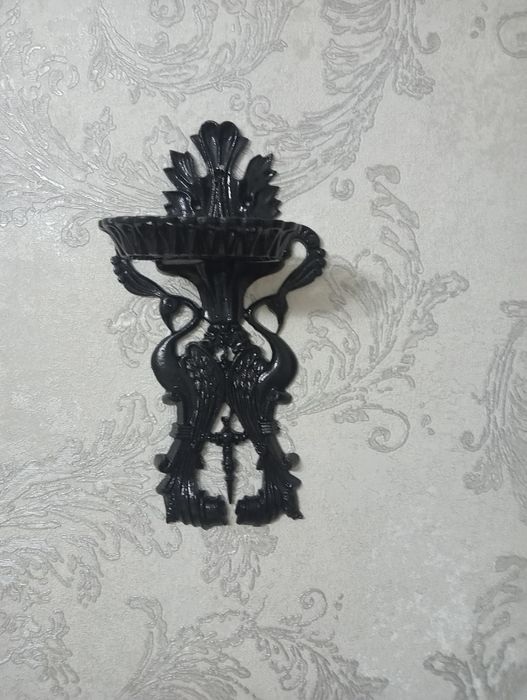 Декор из чугуна 2 штуки,с подставкой на стены