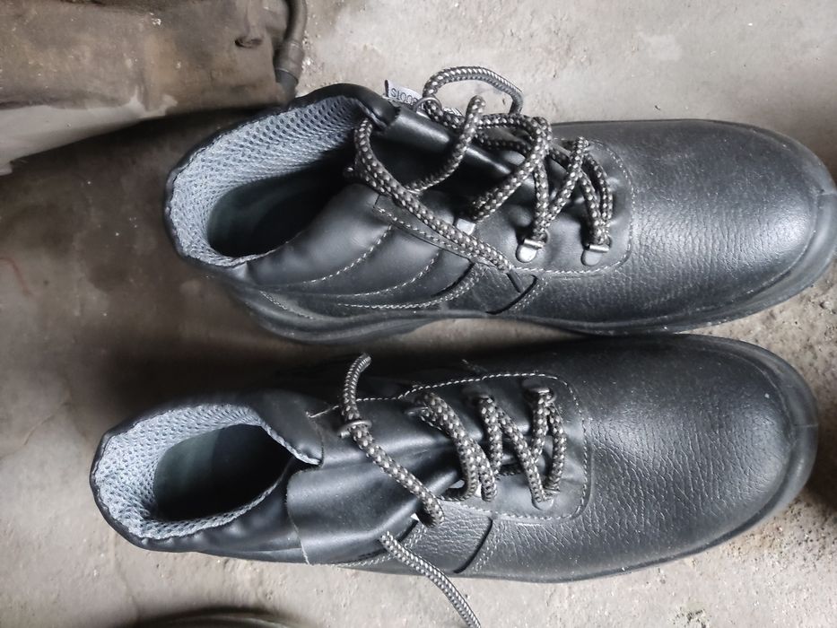 Продам рабочие ботинки