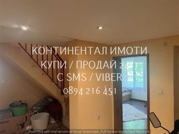 кодл 63060. Триетажна тухлена вила близнак 200м2 с обособен двор 350м2