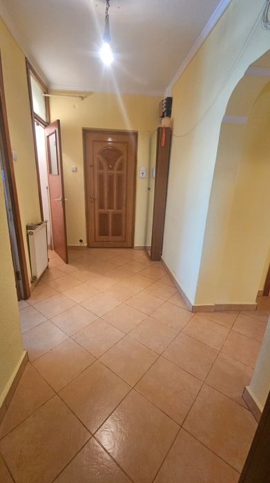 Inchiriez apartament 3 camere decomandat semicentral Exercitiu