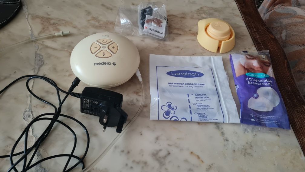 Електрическа помпа за кърма Medela Swing със зарядно (без шишета)