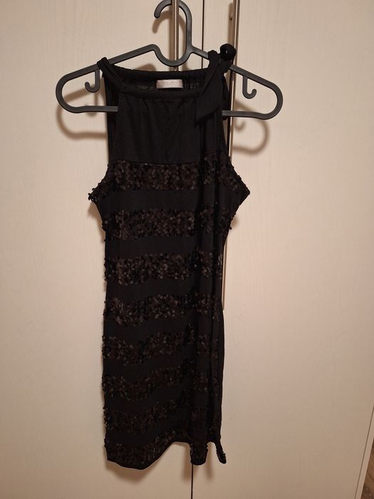 Рокля и топ с пайети +подарък ръкави  Обща цена 20лв