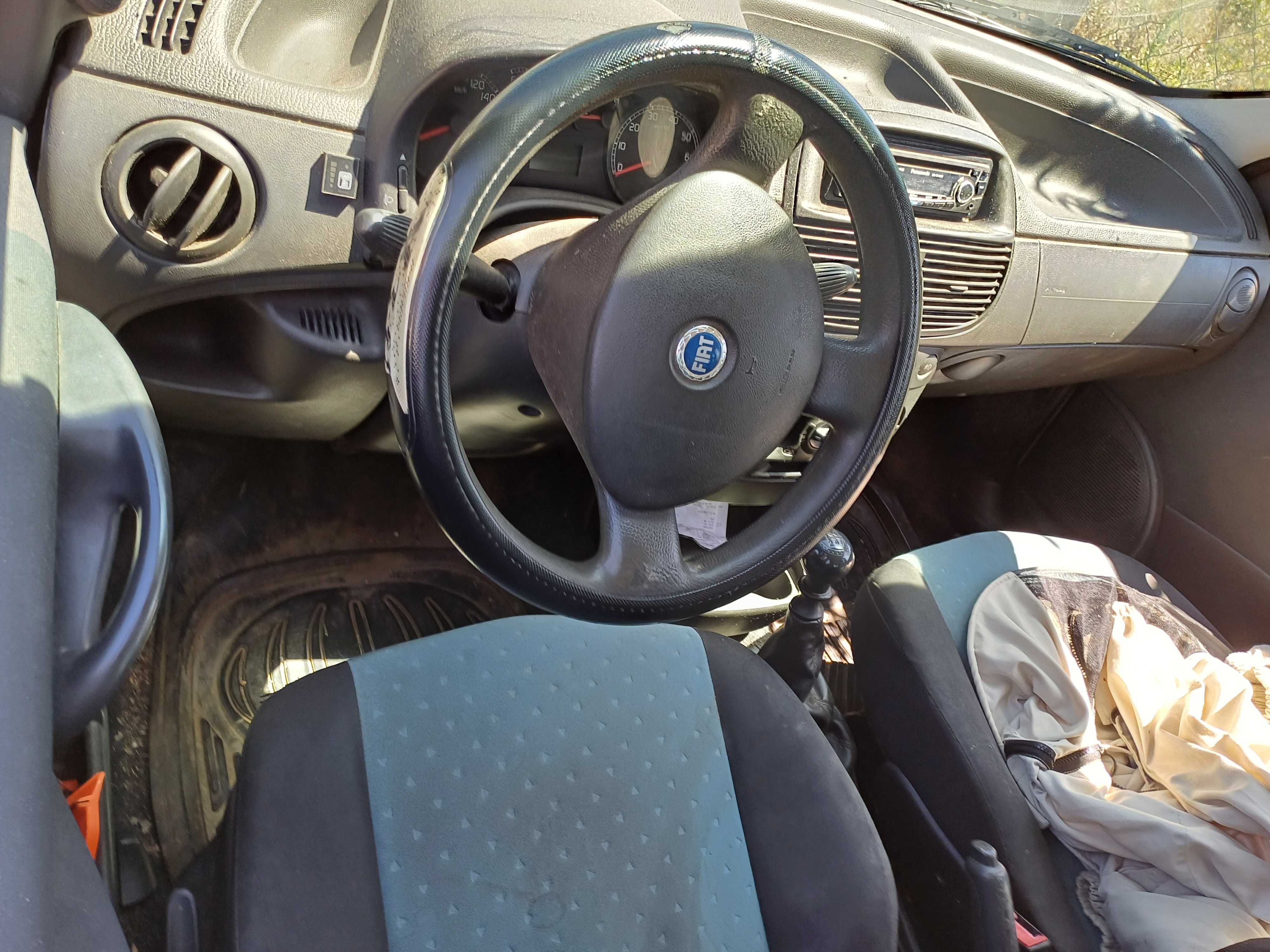 Vând Fiat Punto 1.3 benzină + GPL 2000 lei.