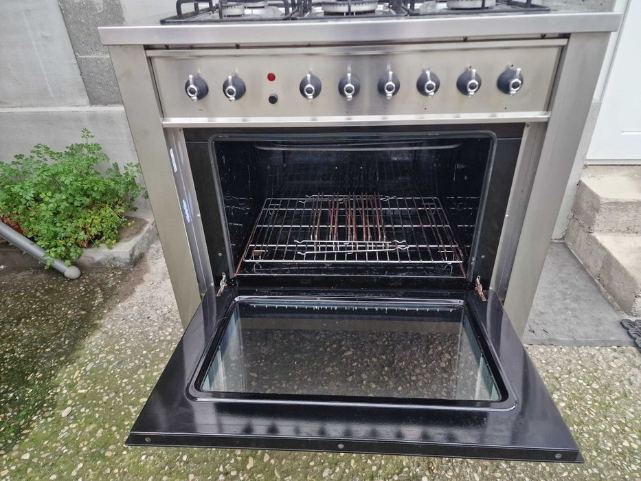 INDESIT | aragaz pe gaz gratare fonta, Inox