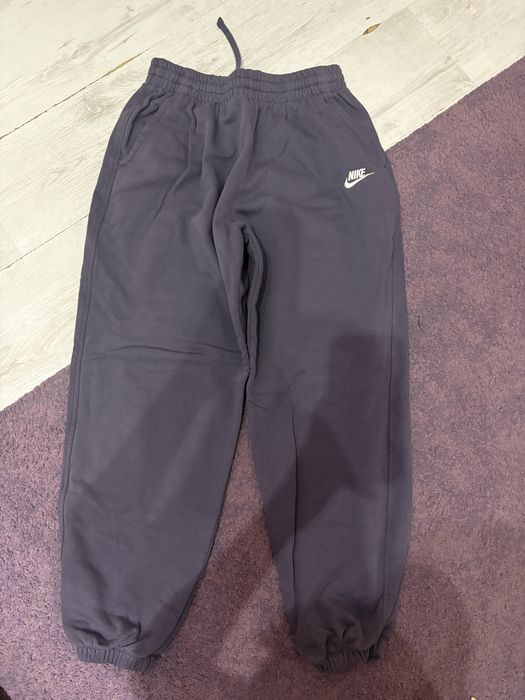 Анцунг nike размер s от дамската номерация и xL от детската